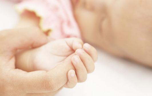 寶寶喜歡“吃手”的原因