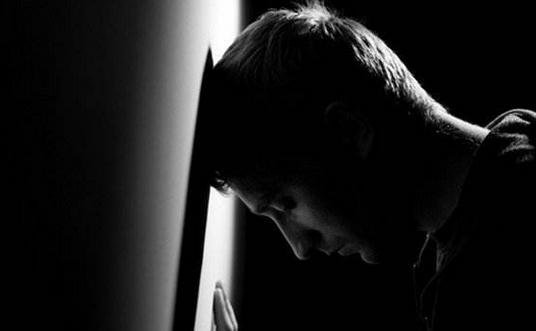 偏頭痛與飲食有關？食物緩解偏頭痛