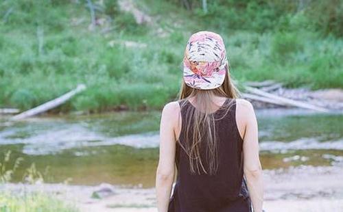 堅(jiān)持散步也能減肥哦!