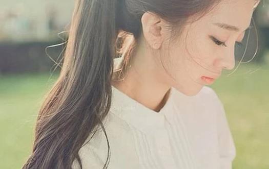 愛情里女人應該主動些還是含蓄些?