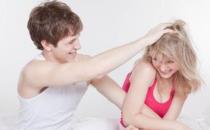 為什么女人喜歡挽男人手臂？