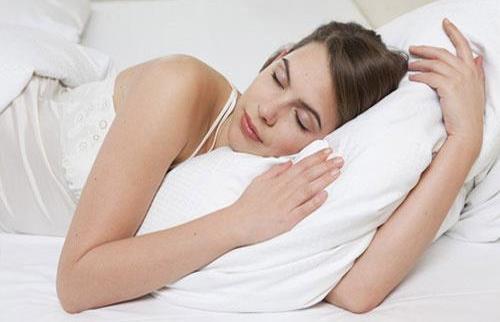 美容覺你真的會睡嗎?說不定你的睡姿是“毀容”