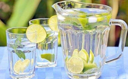 這樣喝水才健康哦!