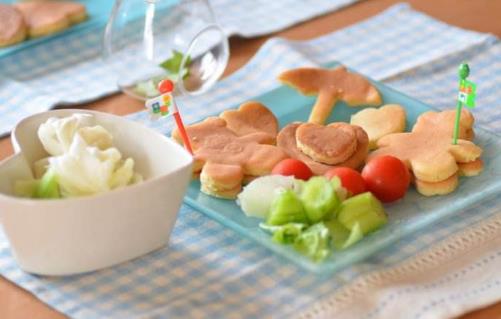 邊走邊吃早餐的危害大！