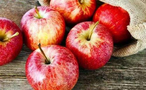 小心！這樣吃蘋果會(huì)中毒！