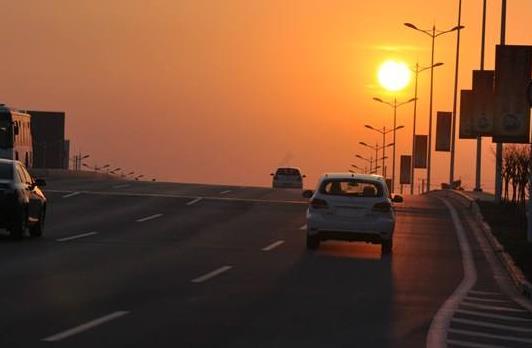 夜間開車需補充維生素