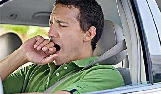 開車犯困要怎么辦？