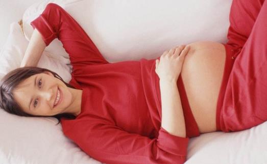 胎動(dòng)在右邊正常嗎?