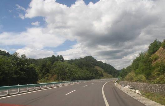 輪胎爆裂的原因有哪些