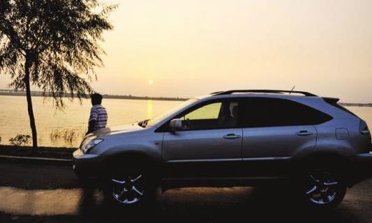 司機開車門出事故誰負責？