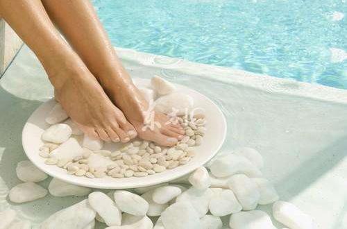 用啥泡腳比較補腎呢