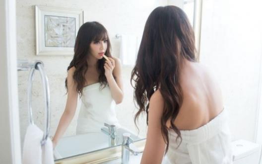 這樣裹浴巾才不會掉哦