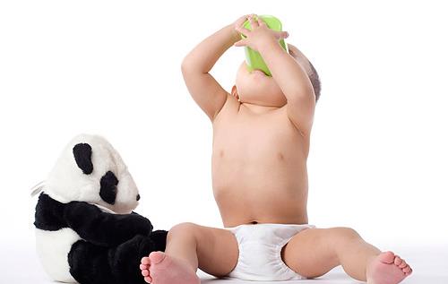 新生兒臉上起小紅點的原因