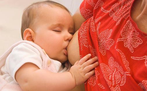 如何給寶寶喂食泥狀食物?