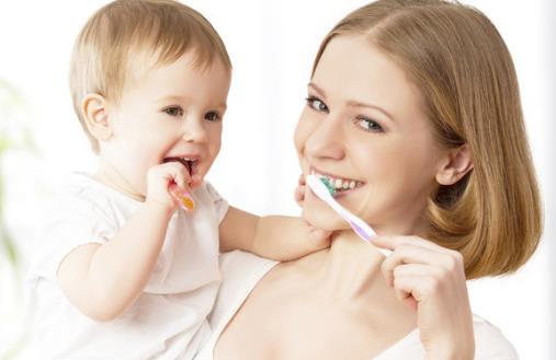 如何盡早發現寶寶長牙發燒