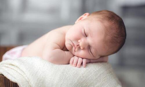 寶寶病毒感染發(fā)燒怎么辦