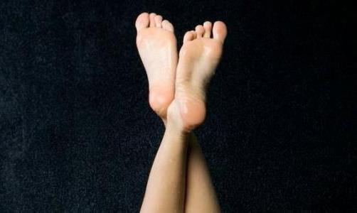 甲溝炎是什么?患甲溝炎的原因