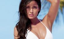 乳房漂亮不是擠出來的 當心擠乳溝丟了健康