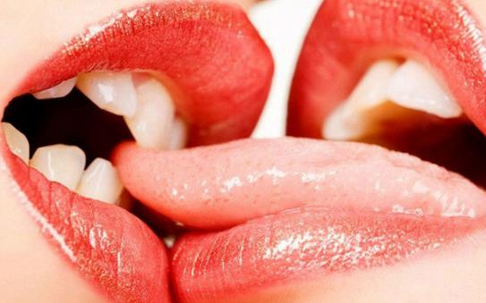 舌頭根部有疙瘩是什么原因