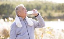 老年人光腳養生好奇妙