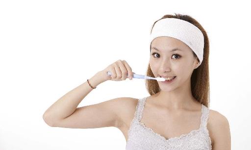 刷牙干嘔該怎么回事?刷牙干嘔該怎么辦