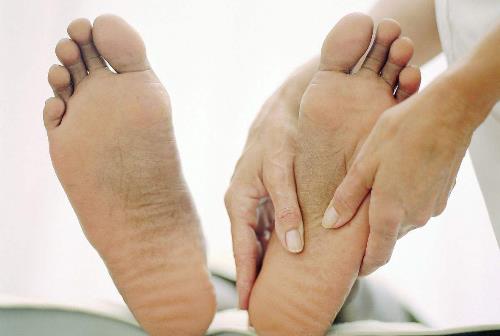 導(dǎo)致腳脫皮的原因有哪些