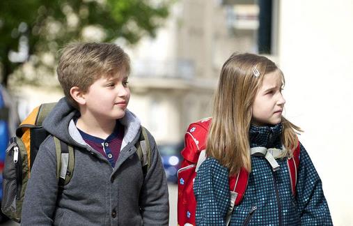 孩子步行上學對身體更好!