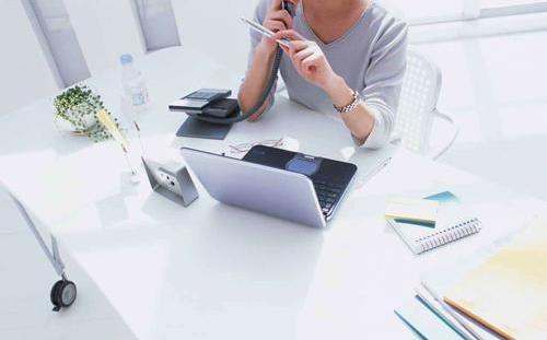 坐姿不正會(huì)帶來(lái)這些健康隱患！