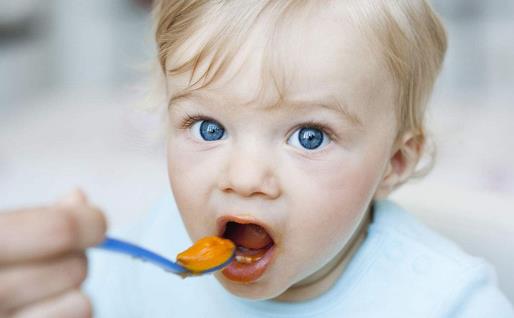 給寶寶喂食要警惕這些誤區