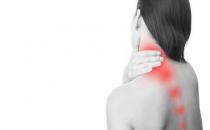 不正確坐姿易引發(fā)頸椎病！