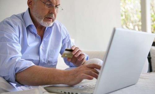 老人適當(dāng)上網(wǎng)有助防癡呆