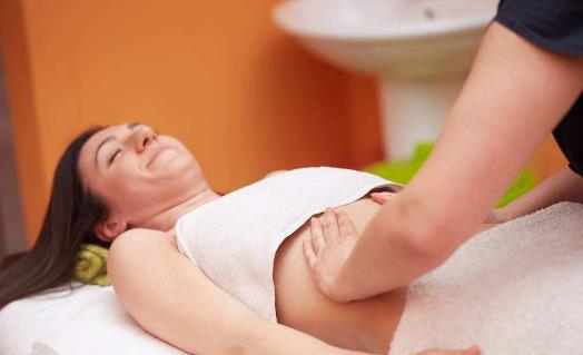 按摩腹部不同地方功效不同哦!