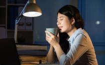 長期熬夜會誘發這些疾病！