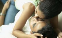 ?冬季親熱時(shí)要注意保暖喲！