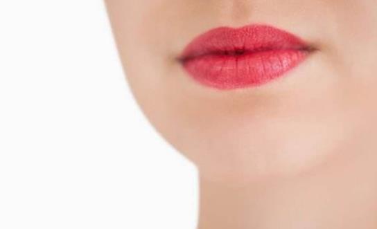 嘴角長痘的原因是什么