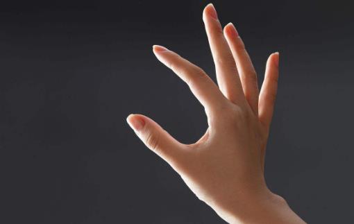 冬天就手腳脫皮是怎么回事