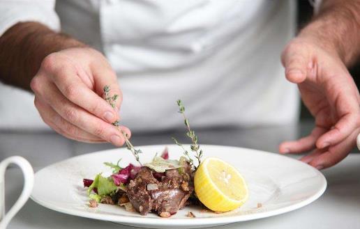 吃飯出汗多是怎么回事