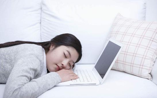 為啥青年女性脫發(fā)嚴(yán)重