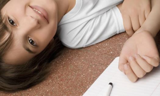 為啥青年女性脫發(fā)嚴(yán)重