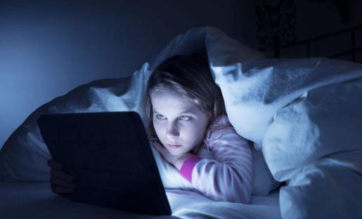 經(jīng)常熬夜小心擾亂你的經(jīng)期！