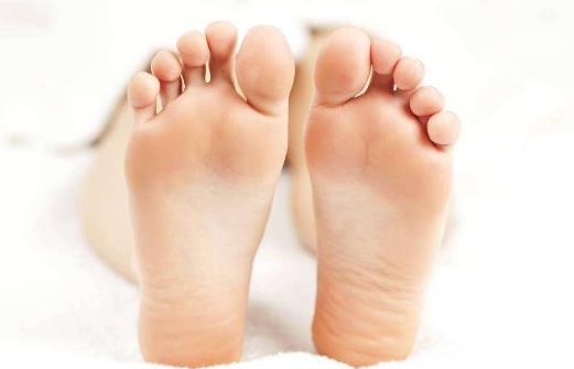 女人腳底受寒危害太大！