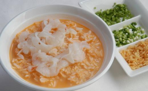 吃湯泡飯也要注意細嚼慢咽!