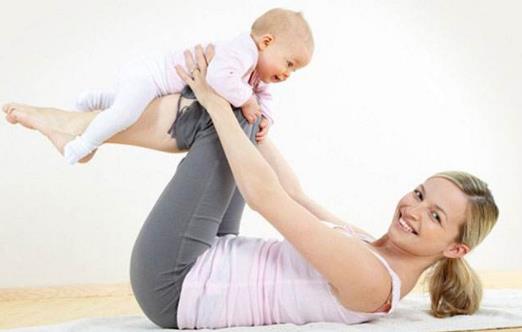 坐著喂奶的正確姿勢是怎樣的?坐月子的喂奶姿勢