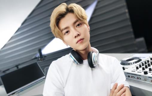 鹿晗個人資料簡介 鹿晗照片 明星鹿晗的QQ號 鹿晗新歌推薦