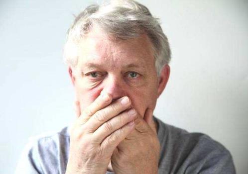 老年人為什么會口臭?老年人口臭怎么辦