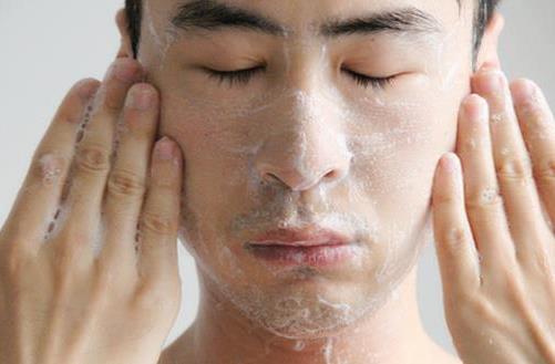 男性皮膚粗糙的原因 男人正確護膚步驟及護膚食物推薦