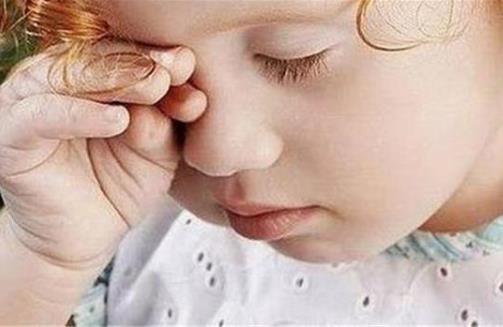 分享生活中實用小技巧 白衣服上碰到油漬用洗潔精洗