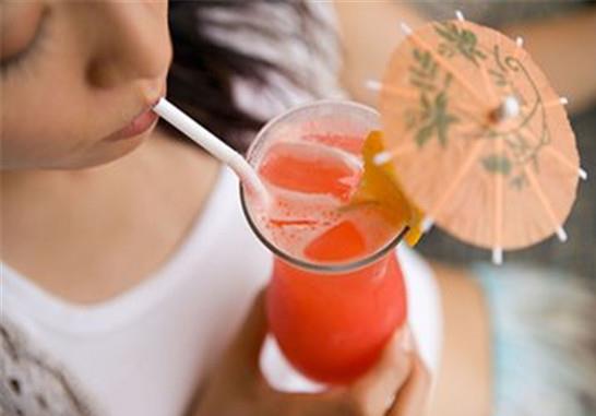 分享生活中實用小技巧 白衣服上碰到油漬用洗潔精洗