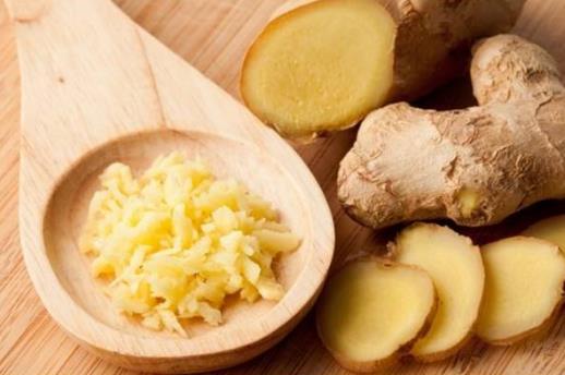 生姜泡腳好處多能治療感冒 泡腳的注意事項