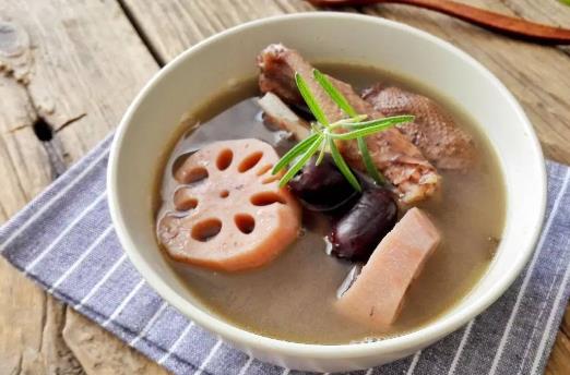 女人經(jīng)期不適的調(diào)節(jié)方法 女人經(jīng)期補血食物推薦